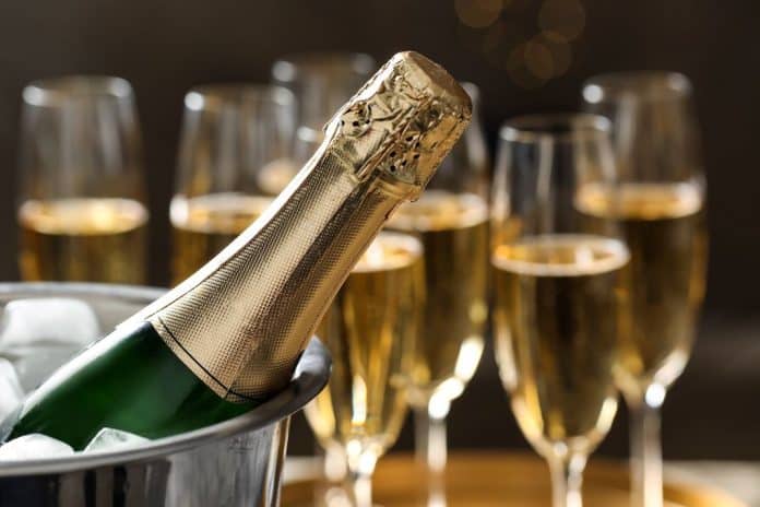 Le Star Bubbles lance le champagne en canette.