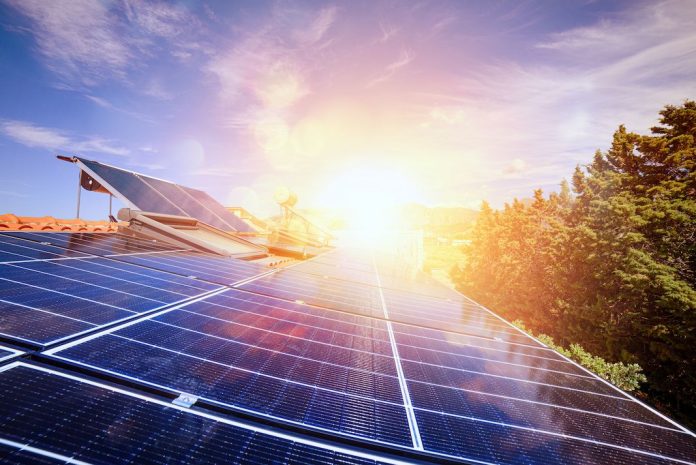 Enphase Energy propose de nouveaux systèmes solaires pour les micro-ondulateurs.