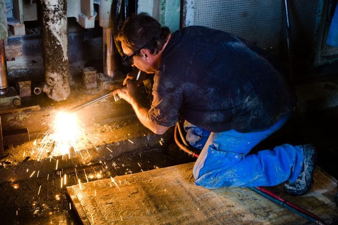 La chaudronnerie cognaçaise inaugure son nouvel atelier de fabrication de cuves inox.